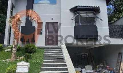 CONDOMINIO ECOPARK - CASA TERREA TODA REFORMADA COM PISCINA