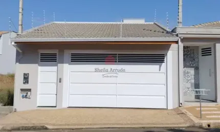 Casa nova a venda com 3 quartos, sendo 1 suíte, gourmet com churrasqueira e ótima localização, em á