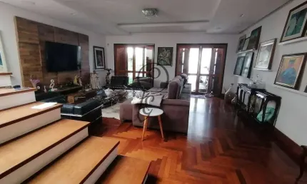Maravilhoso Sobrado, com 3 dormitórios (1 suíte) quintal , escritório, Spa , 3 vagas de garagem à v