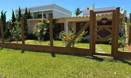 CASA COM DOIS TERRENOS EXCELENTE LOCALIZAÇÃO EM IMBÉ