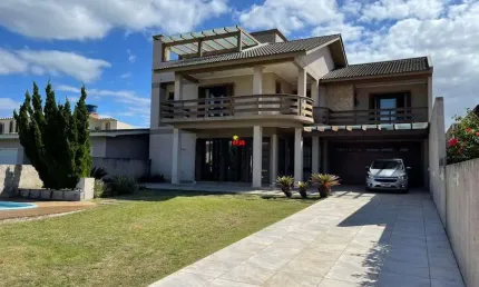 Casa de 04 suítes, próximo ao mar na Zona Nova de Tramandaí!