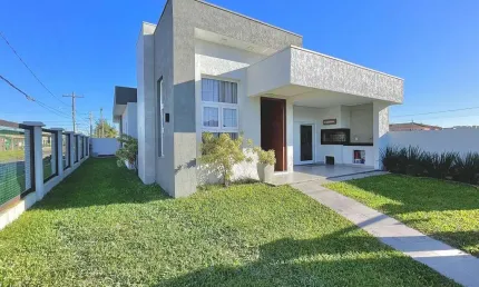 Residência de Esquina a uma quadra da plataforma de pesca!