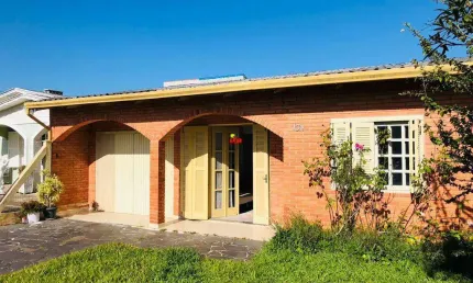 Casa de 03 quartos, próximo ao fórum de Tramandaí, Zona Nova!
