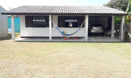 Casa bem localizada próxima aos principais comércios da região!