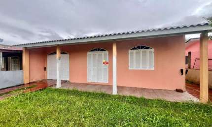 Linda casa em zona de moradores, próxima a comércio local, mercado e farmácia!!