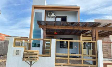 Casa à venda em Imbé - Centro - Churrasqueira - Semi-mobiliado o conforto de lar a sua espera!