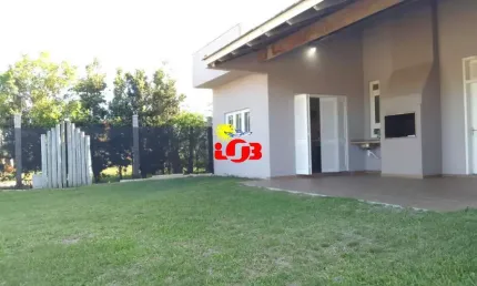 Casa Geminada  TOP !! com móveis spb medida e à apenas 270 m do mar