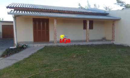Excelente casa à venda em Imbé,  no Balneário Mariluz, próximo ao mar. Confira essa oportunidade!