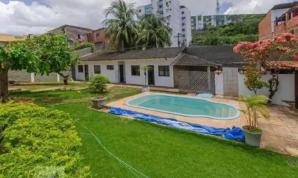 Casa em condomínio fechado com 4 quartos para alugar no Federação, Salvador 