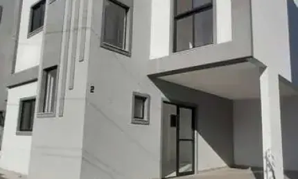 Casa em condomínio fechado com 3 quartos à venda na Rua Estanislau Krowinski, 63, Novo Mundo, Curitiba, 134 m2 por R$ 630.000