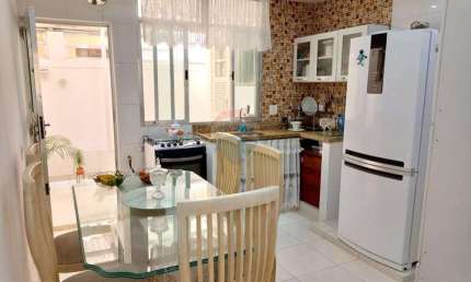 Lindo, amplo, totalmente reformado, qto e sala na 1º quadra c/ ÁREA EXTERNA