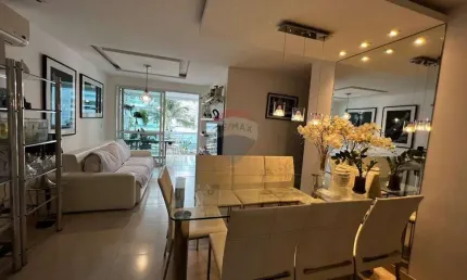 Lindo apartamento em Charitas, com 2 quartos, todo reformado, na primeira quadra da praia.