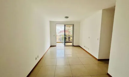 Lindo apartamento com dois quartos, armários embutidos, ar condicionado, luminárias e ótima área de lazer em Icaraí.