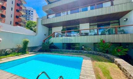 Maravilhosa casa moderna, de luxo, com 3 andares, 4 suítes, piscina, sauna, sala de jogos e elevador. Viagem, Niterói