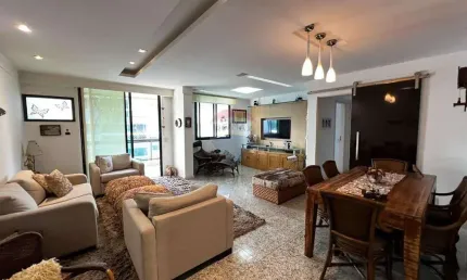 Lindo apartamento em Charitas, com uma grande sala, 2 quartos, 3 banheiros e uma linda vista para a praia.