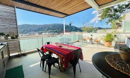 Linda CASA TRIPLEX em São Francisco com 04 quartos, sendo 03 suítes, 02 vagas em condomínio fechado por apenas R$ 1.590.000,00.
