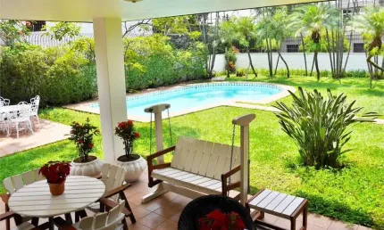 Casa com 4 quartos à venda na Rua Calíope, Jardim Guedala, São Paulo