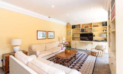 Casa com 4 quartos à venda ou para locação em Jardim Guedala - SP