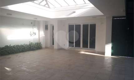 Casa de vila com 4 quartos à venda ou para locação em Jardim Luzitânia - SP