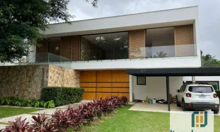 Casa luxuosa e moderna à venda no Condomínio Alpha Conde