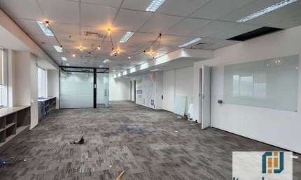 Sala comercial para alugar na Alameda Rio Negro, Alphaville, Barueri