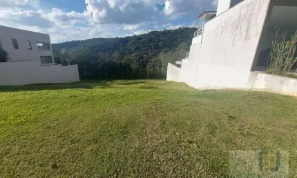 Terreno em declive à venda R$ 2.940.000,00 , com fundo para mata – 490 m² | Condomínio Gênesis 2 – Alphaville, Santana de Parnaíba/SP