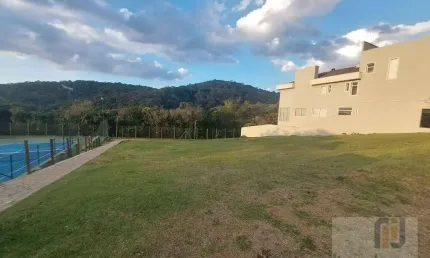 Terreno em declive à venda R$ 2.940.000,00 , com fundo para mata – 490 m² | Condomínio Gênesis 2 – Alphaville, Santana de Parnaíba/SP