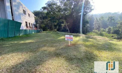 Lote plano com fundo para a mata no residencial alphasitio