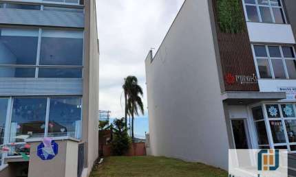 Terreno com leve aclive à venda - 150 m² - Alphaville