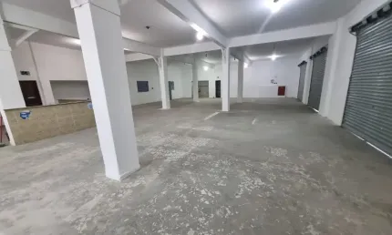 Loja ampla de esquina para locação no bairro da aviação, em praia grande/sp
