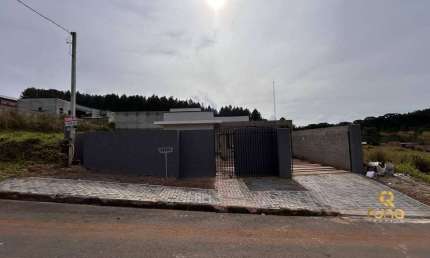 Casa com 3Q, 2Suítes, 2 Vagas e amplo quintal próx. Hosp. Angelina Caron