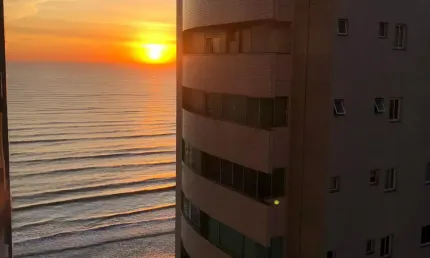 Vende se apartamanto frente (lateral) mar pe na areia