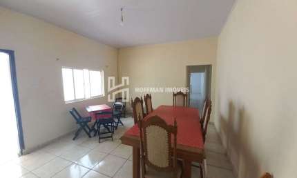 3 Casas residenciais à venda com 4 dormitórios, 1 suíte, 4 banheiros e 6 vagas