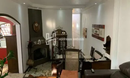 casa térrea no bairro Osvaldo Cruz, próximo aos comércios.