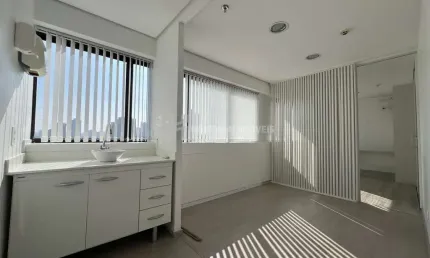 Sala comercial com 1 sala à venda na Avenida Senador Roberto Simonsen, --, Cerâmica, São Caetano do Sul, 50 m2 por R$ 550.000