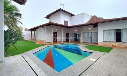 Casa térrea no Jd. São Caetano com amplo espaço, terreno de dois lotes.
