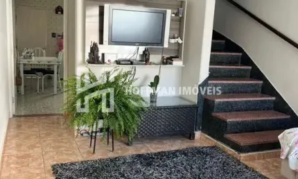 Sobrado com 2 Quartos, 2 Banheiros, 6 Vagas para locação - Santa Maria