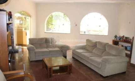 Casa Sobreloja Residencial com Salão Comercial à Venda, no Bairro Santa Maria!