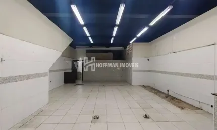 Salão comercial com 118m² e banheiro para alugar no bairro Osvaldo Cruz