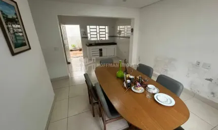 Casa térrea de 02 dormitórios + edícula , 05 vagas de garagem à venda no bairro osvaldo cruz - scs
