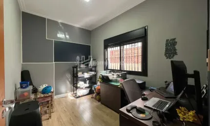 Casa a Venda com 203m² 3 quartos e 2 vagas de garagem.
