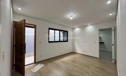 Casa assobradada inteiramente reformada com 03 dormitórios, 01 suíte, 01 vaga à venda no santa maria