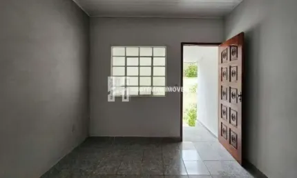 Casa térrea à venda com 03 dormitórios e 01 vaga no bairro Barcelona