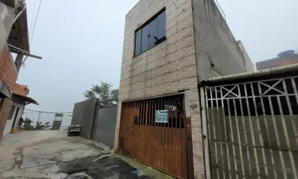 Sobrado à Venda com 3 quartos no Sítio dos Vianas - Santo André - SP