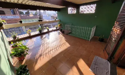 Sobrado à Venda com 3 Quartos e 3 WC's no Condomínio Maracanã, Santo André