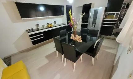 Sobrado à Venda com 3 dormitórios e 3 WC's em Vila Assis, Mauá
