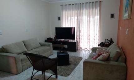 Sobrado à Venda com 4 Quartos e WC's no Jardim Marek, Santo André, SP