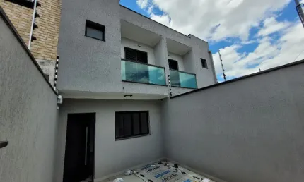 Sobrado novo à venda com 2 quartos e 3 wc's em santo andré, sp.