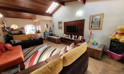 Sobrado com 200m², 2 quartos, salão de festas com área de churrasqueira e 2 vagas na Vila Assis em Mauá - SP