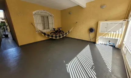 Casa Térrea com 2 dormitórios e 2 vagas na Cidade São Jorge em Santo Andé - SP